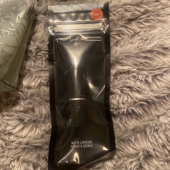 MAC cosmetics set - Picture 4 of 5